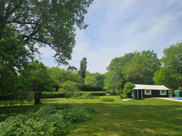Belle maison familiale de 207 m² avec studio indépendant, piscine et vaste terrain arboré
