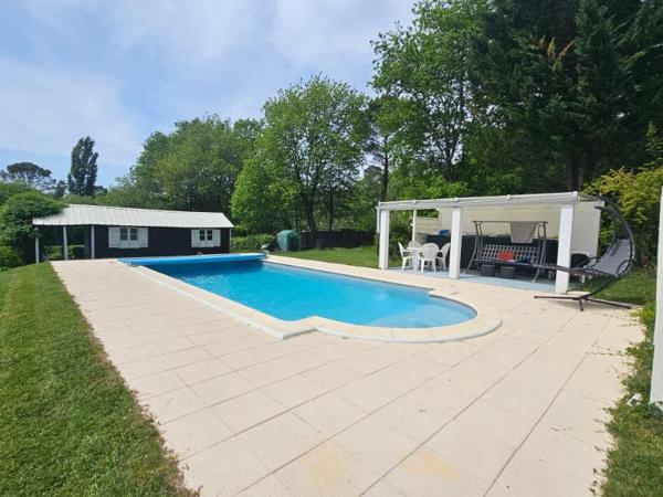 Belle maison familiale de 207 m² avec studio indépendant, piscine et vaste terrain arboré