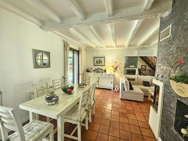 Belle maison familiale de 207 m² avec studio indépendant, piscine et vaste terrain arboré