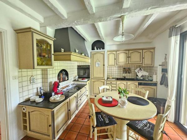 Belle maison familiale de 207 m² avec studio indépendant, piscine et vaste terrain arboré