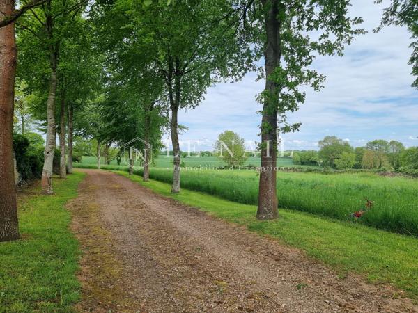 Manoir ISMH du XVe siècle à restaurer, avec annexe habitable et jardin, en Normandie