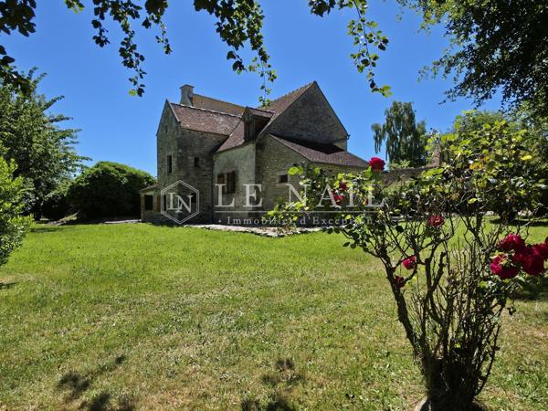 Manoir ISMH du XVe siècle à restaurer, avec annexe habitable et jardin, en Normandie