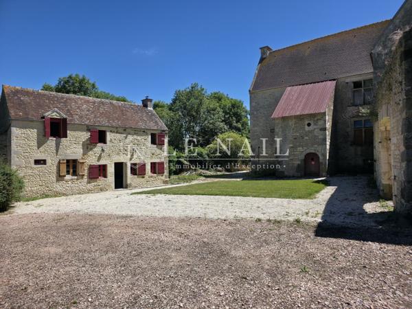 Manoir ISMH du XVe siècle à restaurer, avec annexe habitable et jardin, en Normandie