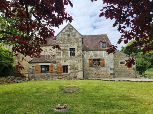Manoir ISMH du XVe siècle à restaurer, avec annexe habitable et jardin, en Normandie