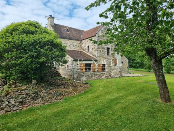 Manoir ISMH du XVe siècle à restaurer, avec annexe habitable et jardin, en Normandie