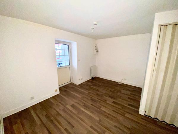 Studio en RdC centre ville La Couronne de 16 m²