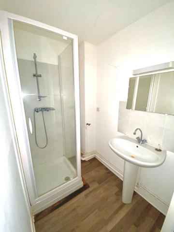 Studio en RdC centre ville La Couronne de 16 m²