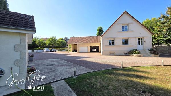 PISCINE + DOUBLE GARAGE / ATELIER