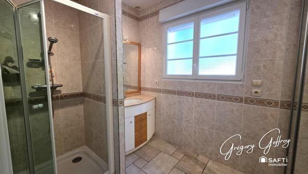 PISCINE + DOUBLE GARAGE / ATELIER