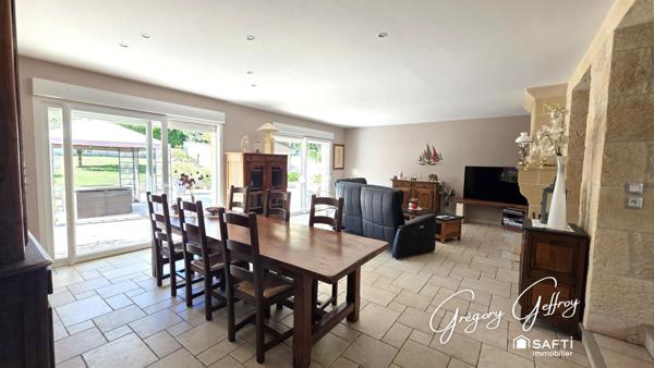 PISCINE + DOUBLE GARAGE / ATELIER