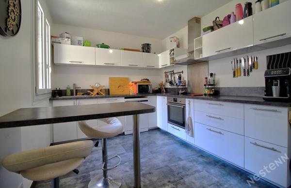 AGEN SUD - Appartement lumineux et fonctionnel de 81 m² avec balcon et garage dans une résidence sécurisée.