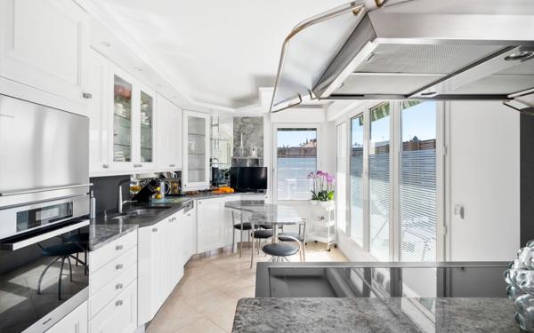 Appartement à vendre    5 pièces • 193,09 m2 Châtillon