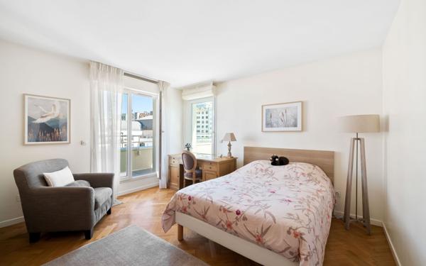 Appartement à vendre    5 pièces • 193,09 m2 Châtillon