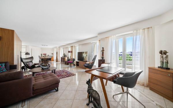 Appartement à vendre    5 pièces • 193,09 m2 Châtillon