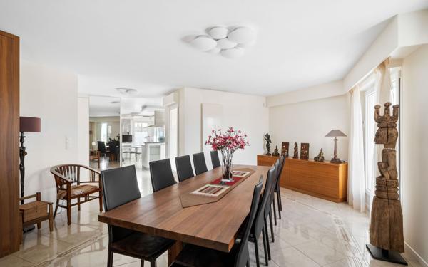 Appartement à vendre    5 pièces • 193,09 m2 Châtillon