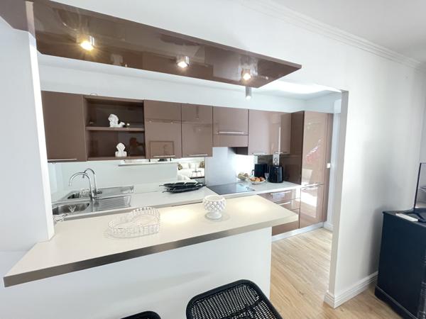 2 pièces, Centre ville Parking. Résidence de standing. Cavalaire-sur-Mer (83240)