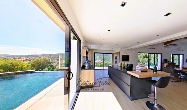 Villa de charme contemporaine et provençale avec vue panoramique, 3 chambres et piscine à débordement – VAR Le Lavandou, quartier résidentiel prisé