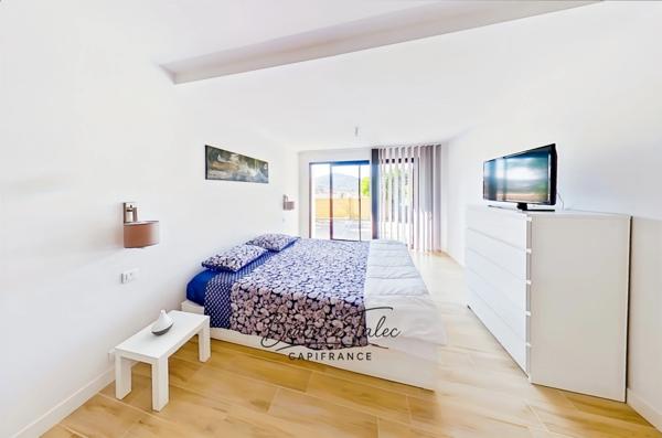 Villa de charme contemporaine et provençale avec vue panoramique, 3 chambres et piscine à débordement – VAR Le Lavandou, quartier résidentiel prisé