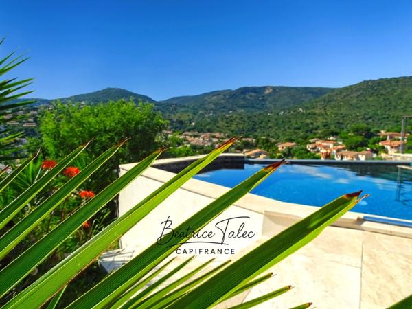 Villa de charme contemporaine et provençale avec vue panoramique, 3 chambres et piscine à débordement – VAR Le Lavandou, quartier résidentiel prisé