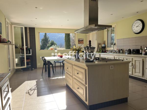 Maison 7 pièces - 257 m²