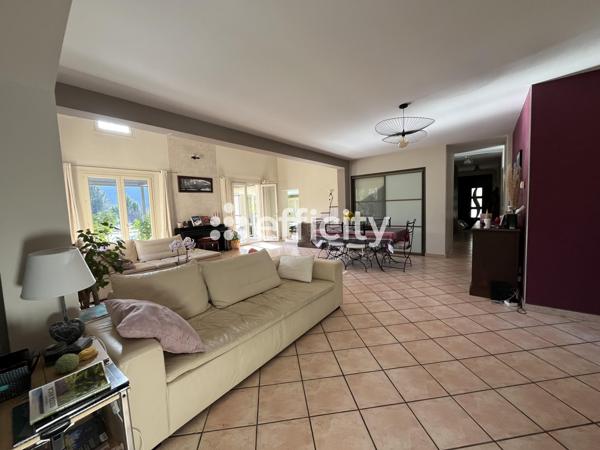 Maison 7 pièces - 257 m²