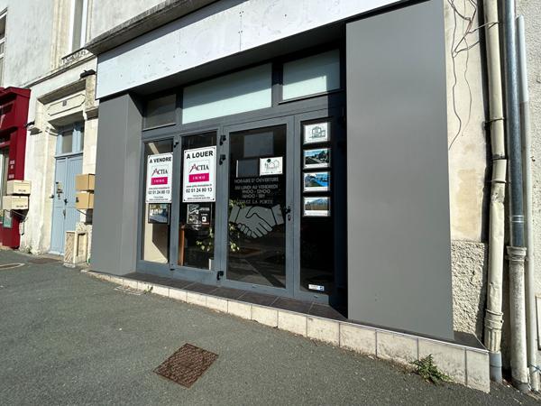 LOCAL PROFESSIONNEL + APPARTEMENT - HYPER CENTRE , La roche sur yon LOCAL PROFESSIONNEL + APPARTEMENT - HYPER CENTRE , La roche sur yon