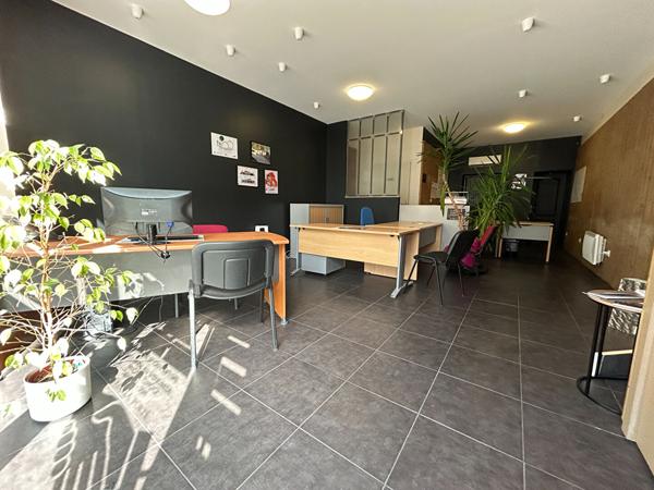LOCAL PROFESSIONNEL + APPARTEMENT - HYPER CENTRE , La roche sur yon LOCAL PROFESSIONNEL + APPARTEMENT - HYPER CENTRE , La roche sur yon