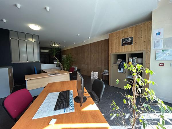 LOCAL PROFESSIONNEL + APPARTEMENT - HYPER CENTRE , La roche sur yon LOCAL PROFESSIONNEL + APPARTEMENT - HYPER CENTRE , La roche sur yon