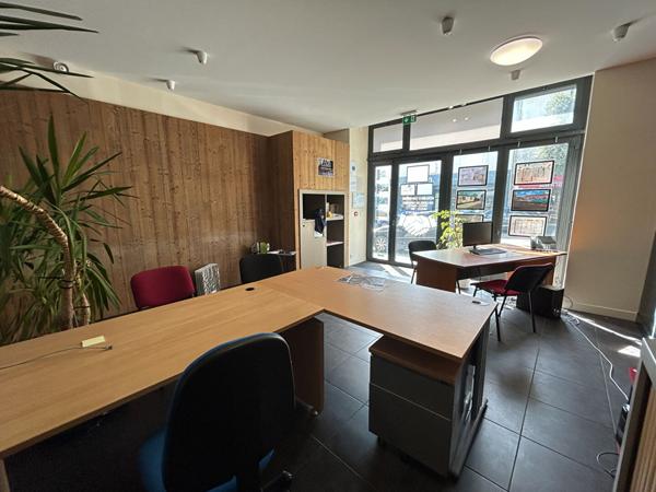LOCAL PROFESSIONNEL + APPARTEMENT - HYPER CENTRE , La roche sur yon LOCAL PROFESSIONNEL + APPARTEMENT - HYPER CENTRE , La roche sur yon