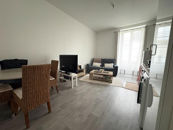 LOCAL PROFESSIONNEL + APPARTEMENT - HYPER CENTRE , La roche sur yon LOCAL PROFESSIONNEL + APPARTEMENT - HYPER CENTRE , La roche sur yon