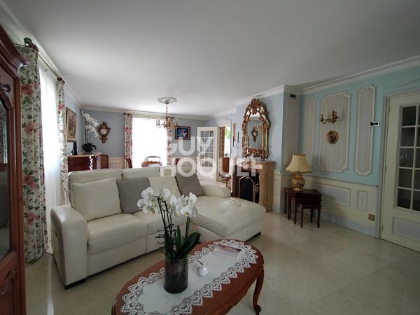 À vendre : Maison d'exception à Péronne (80200) - 204 m² avec 4 chambres !