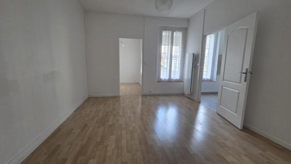 Appartement type 2 séjour chambre cuisine