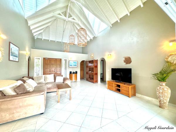 SAINT-FRANÇOIS – VILLA D’EXCEPTION AVEC GRANDE PISCINE, À 5 MINUTES DES PLAGES