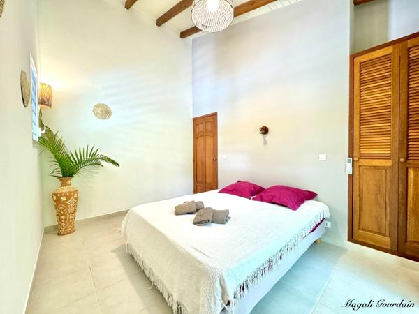 SAINT-FRANÇOIS – VILLA D’EXCEPTION AVEC GRANDE PISCINE, À 5 MINUTES DES PLAGES