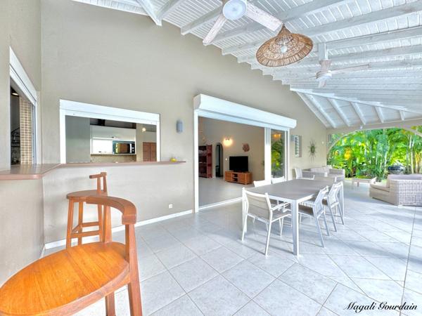 SAINT-FRANÇOIS – VILLA D’EXCEPTION AVEC GRANDE PISCINE, À 5 MINUTES DES PLAGES