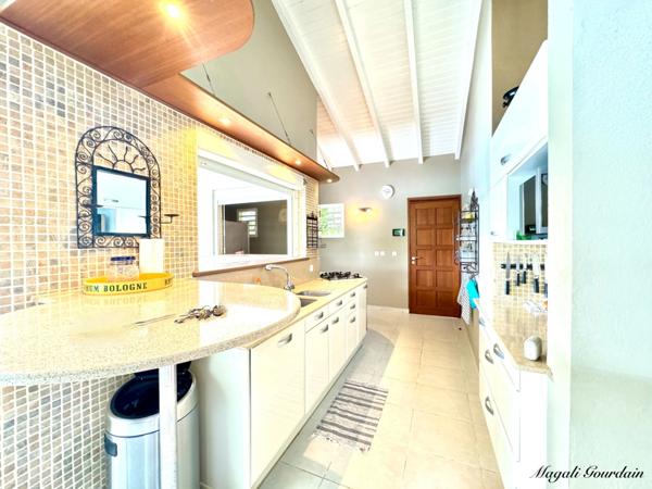 SAINT-FRANÇOIS – VILLA D’EXCEPTION AVEC GRANDE PISCINE, À 5 MINUTES DES PLAGES