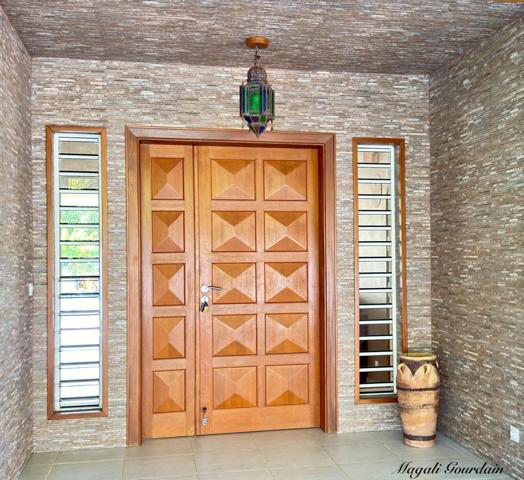 SAINT-FRANÇOIS – VILLA D’EXCEPTION AVEC GRANDE PISCINE, À 5 MINUTES DES PLAGES