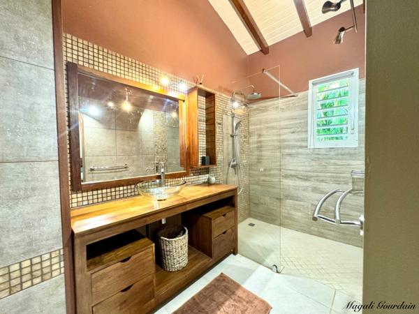 SAINT-FRANÇOIS – VILLA D’EXCEPTION AVEC GRANDE PISCINE, À 5 MINUTES DES PLAGES