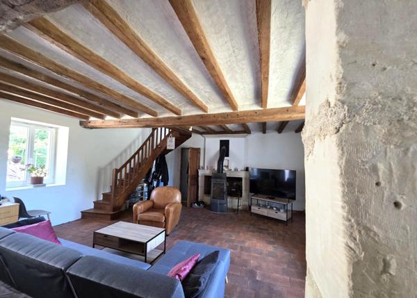 Maison de Campagne 3 chambres, dépendances, cave et terrain. Vie de plain-pied possible.