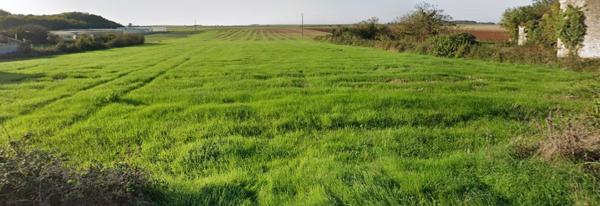 TERRAIN CONSTRUCTIBLE   1622 M2 NON VIABILISE
