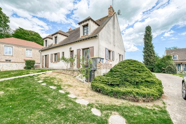 Grande maison familiale rénovée 216 m², 5 chambres, terrain sans vis-à-vis, garage triple