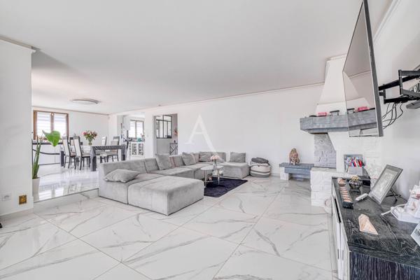 Grande maison familiale rénovée 216 m², 5 chambres, terrain sans vis-à-vis, garage triple