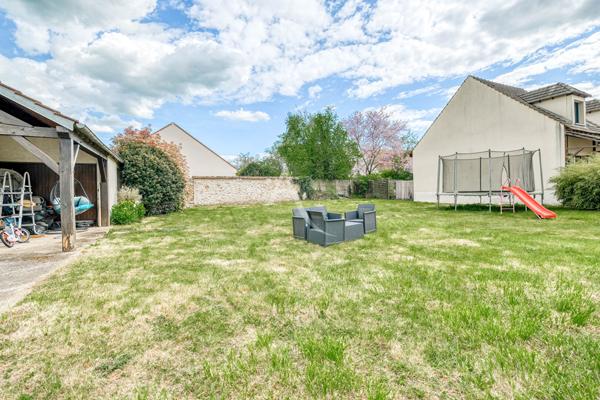 Grande maison familiale rénovée 216 m², 5 chambres, terrain sans vis-à-vis, garage triple