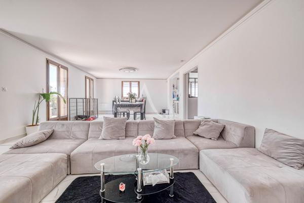 Grande maison familiale rénovée 216 m², 5 chambres, terrain sans vis-à-vis, garage triple