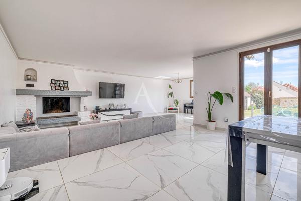 Grande maison familiale rénovée 216 m², 5 chambres, terrain sans vis-à-vis, garage triple