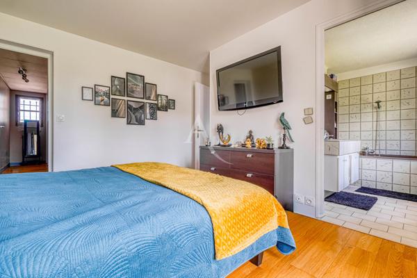 Grande maison familiale rénovée 216 m², 5 chambres, terrain sans vis-à-vis, garage triple
