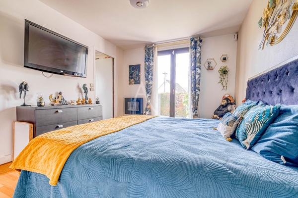Grande maison familiale rénovée 216 m², 5 chambres, terrain sans vis-à-vis, garage triple