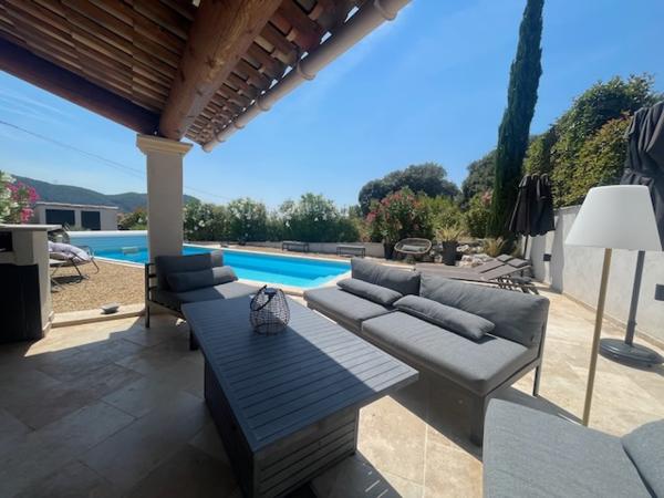 VILLA DE 166M2 DE PLAIN PIED AVEC PISCINE ET GRAND SOUS SOL