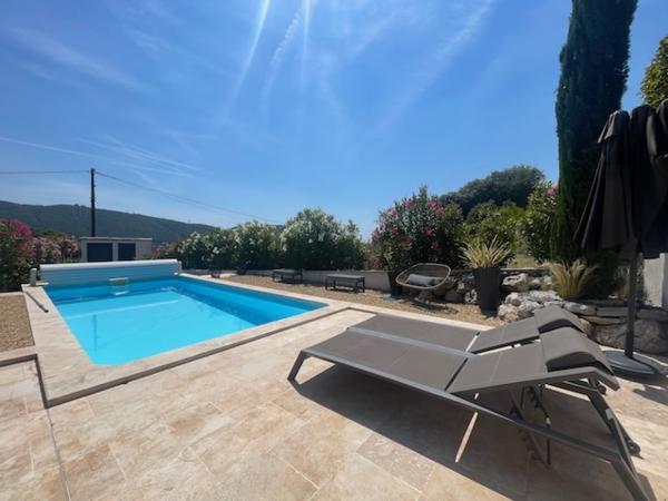 VILLA DE 166M2 DE PLAIN PIED AVEC PISCINE ET GRAND SOUS SOL