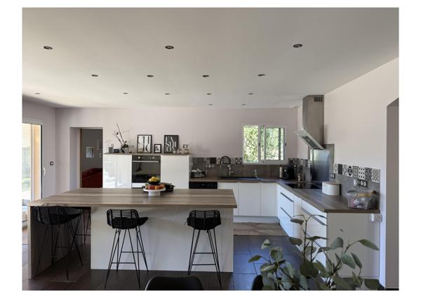 VILLA DE 166M2 DE PLAIN PIED AVEC PISCINE ET GRAND SOUS SOL